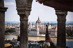 匈牙利行政管理学250年的发展史 （1769-2019）: 从警察科学（Polizeiwissenschaft） 的时代到新韦伯主义 （Neo-Weberian） 时期